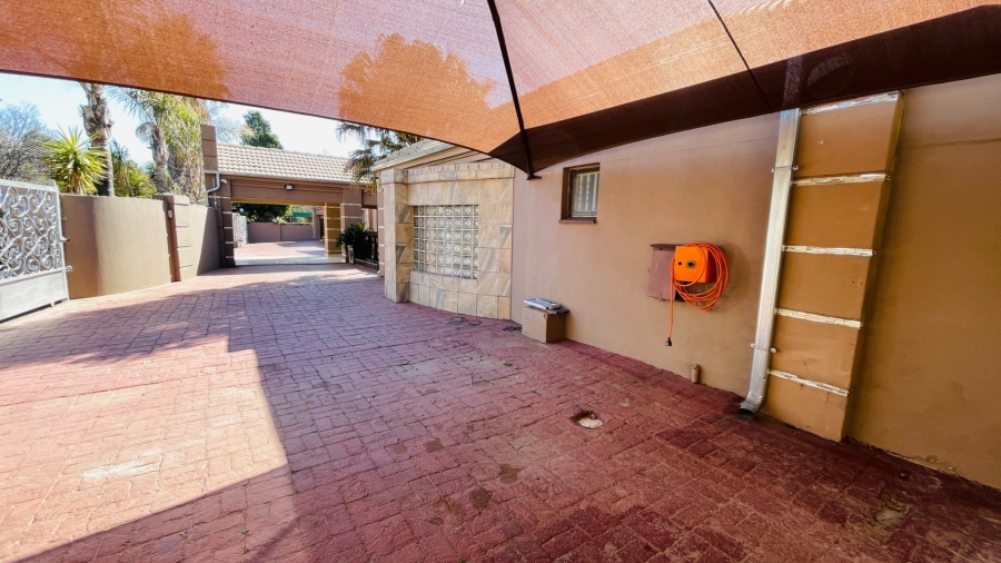 5 Bedroom Property for Sale in Van Der Hoff Park North West